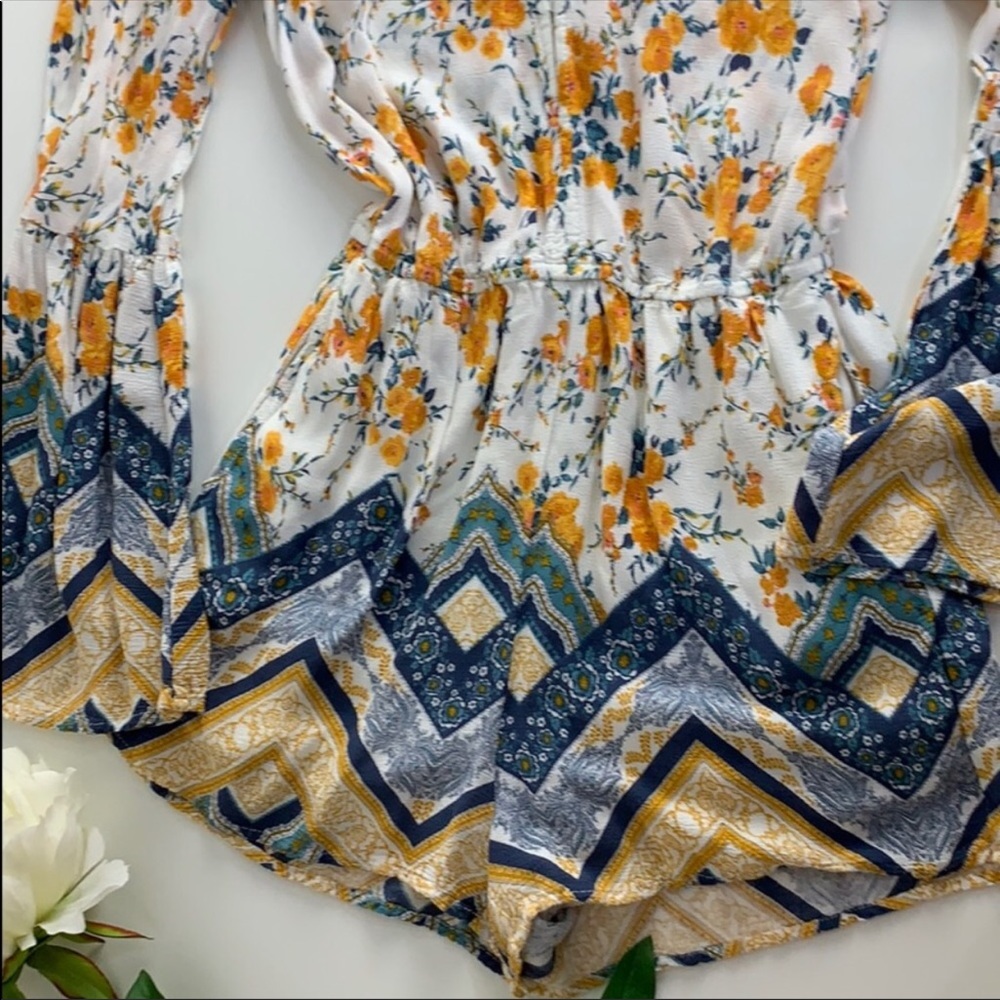 😍 Chloe & Kate Romper 😍 - Picture 2 of 7